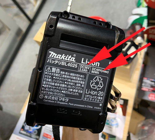 ☆品☆makita マキタ 40Vmax 充電式インパクトドライバ TD001G 2.5Ahバッテリー1個(BL4025) 充電器(DC40RA) ケース付 72128